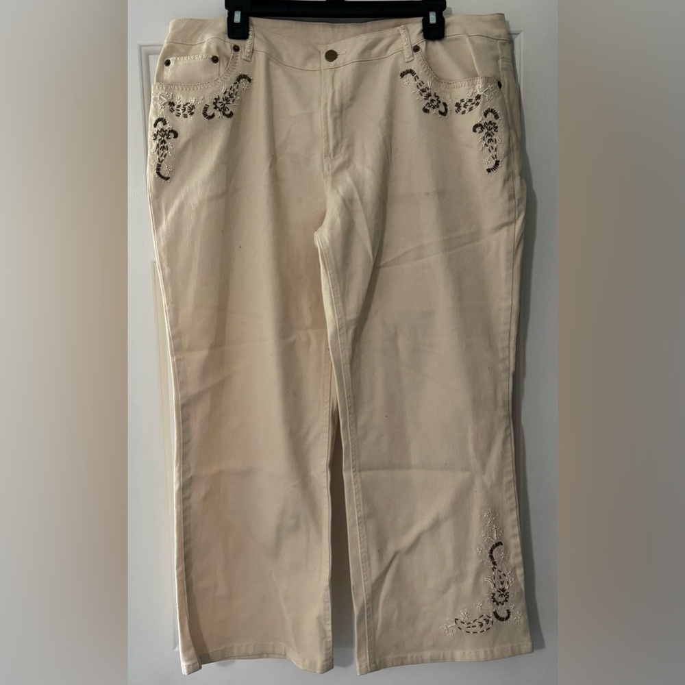 Peter Nygard Light Cream Pants with embroidery detail, size 16